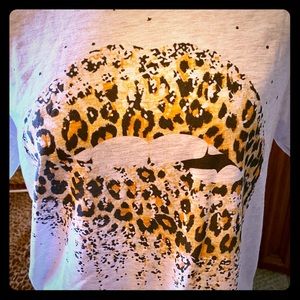 Cute Cheetah Lips T-Shirt!💋